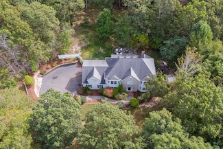 25 Roast Meat Hill Rd, Killingworth, CT 06419