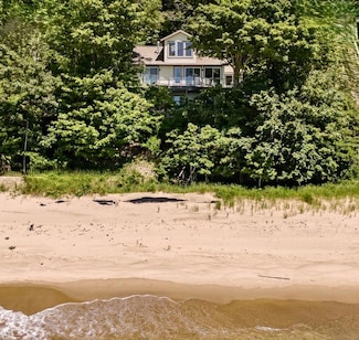 18170 Holcomb Rd, Grand Haven, MI 49417