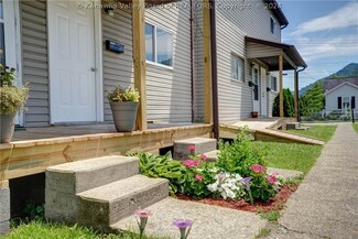 205 98th St, Marmet, WV 25315