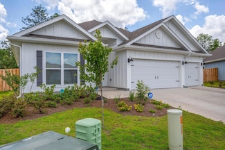 125 Hobson Ave, Crestview, FL 32539