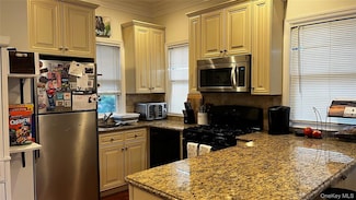 137 W Market St, Long Beach, NY 11561