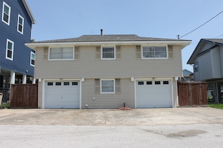 395 Ling St, Hitchcock, TX 77563