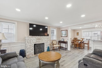 419 N York Rd, Hatboro, PA 19040