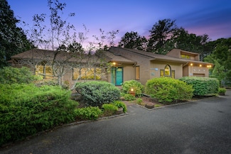 84 Overlook Cir, East Falmouth, MA 02536