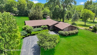 165 Harbor Dr, Lake Barrington, IL 60010