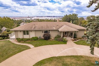 2608 W 9th St, Duluth, MN 55806