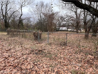 745 Yoakum Ave, Arkoma, OK 74901