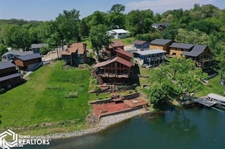 4214 W Lakeshore Dr, Brooklyn, IA 52211