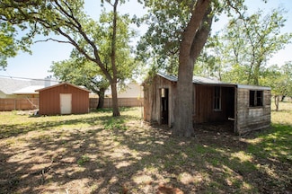 604 N Cherry St, Fredericksburg, TX 78624