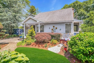20 Wiltshire Dr, ComMacK, NY 11725