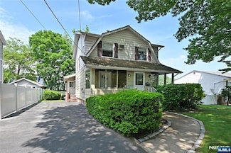 291 Roosevelt St, Teaneck, NJ 07666