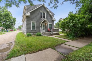 517 9th St SW, Cedar Rapids, IA 52404