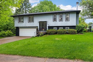 305 N Mount Vernon Dr, Iowa City, IA 52245
