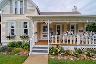 286 5th Ave, Manistee, MI 49660
