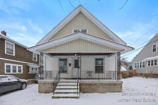 1017 11th St NW, Grand Rapids, MI 49504