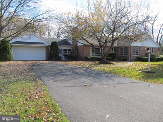 80 Woodcrest Dr, Gettysburg, PA 17325