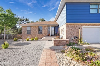 1616 Larry Wadkins Dr, El Paso, TX 79936