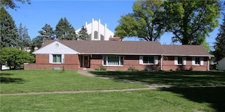 109 N 2nd St, Hiawatha, KS 66434
