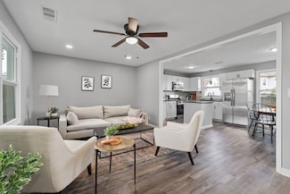 544 Stones River Rd, La Vergne, TN 37086