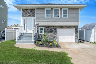 248 E Shore Rd, Lindenhurst, NY 11757