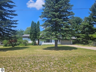 5640 W Houghton Lake Rd, Lake City, MI 49651