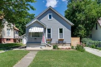 914 E Locust St, Bloomington, IL 61701