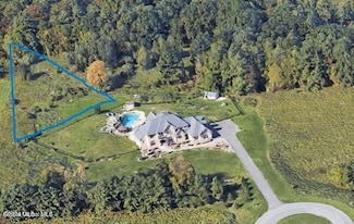 38 Capricorn Ln, Bethlehem, NY 12054