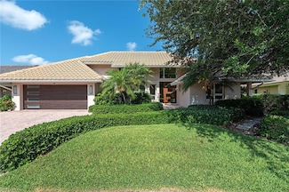 805 Pine Village Ln, Naples, FL 34108