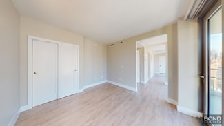 237 E 34th St Unit 1704, New York, NY 10016