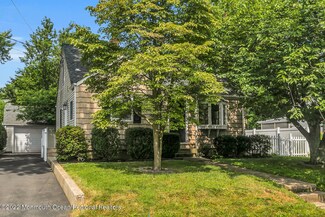 122 9th St, Belford, NJ 07718
