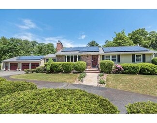 87 Greenwood Rd, Andover, MA 01810