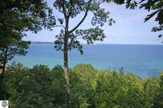13/14 Ship Watch Unit 13/14, Glen Arbor, MI 49636