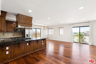 1146 Hacienda Place Unit 6, West Hollywood, CA 90069