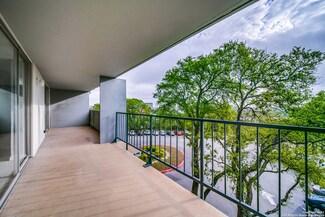 7039 San Pedro Ave Unit 403, San Antonio, TX 78216