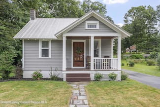 42 William St, Kinderhook, NY 12106