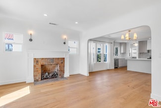 2032 S Palm Grove Ave, Los Angeles, CA 90016