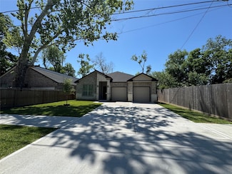 2516 Avenue of Oaks St, Houston, TX 77026