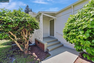 3056 Roxbury Ave, Oakland, CA 94605