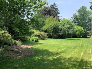 406 S Webik Ave, Clawson, MI 48017