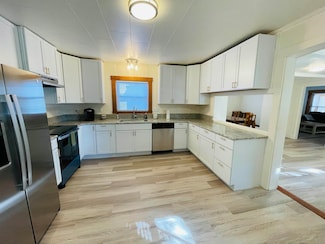 17 Arch St, Laconia, NH 03246