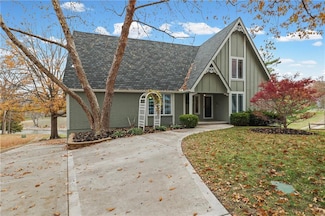 201 NW Redwood Ct, Lees Summit, MO 64064