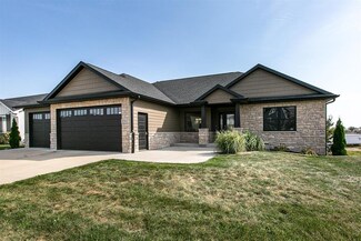 2212 Fawn View Dr, Dubuque, IA 52002