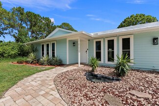 566 SW Fairview Ave, Port Saint Lucie, FL 34983