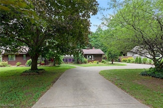 6037 Douglas Dr, Madison, OH 44057