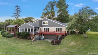 291 N Baldwin Rd, Clarkston, MI 48348