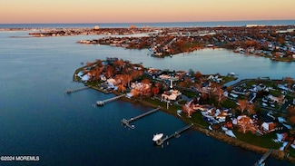 67 Gooseneck Point Rd, Oceanport, NJ 07757