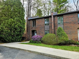 12 Chadwick Ct, Amherst, MA 01002