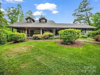 133 Pennwood Ln, Hendersonville, NC 28739