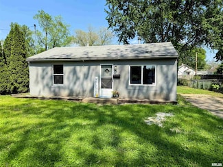 1204 Maple St, Pekin, IL 61554