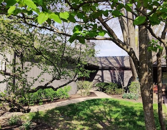 377 Mallard Point, Lake Barrington, IL 60010